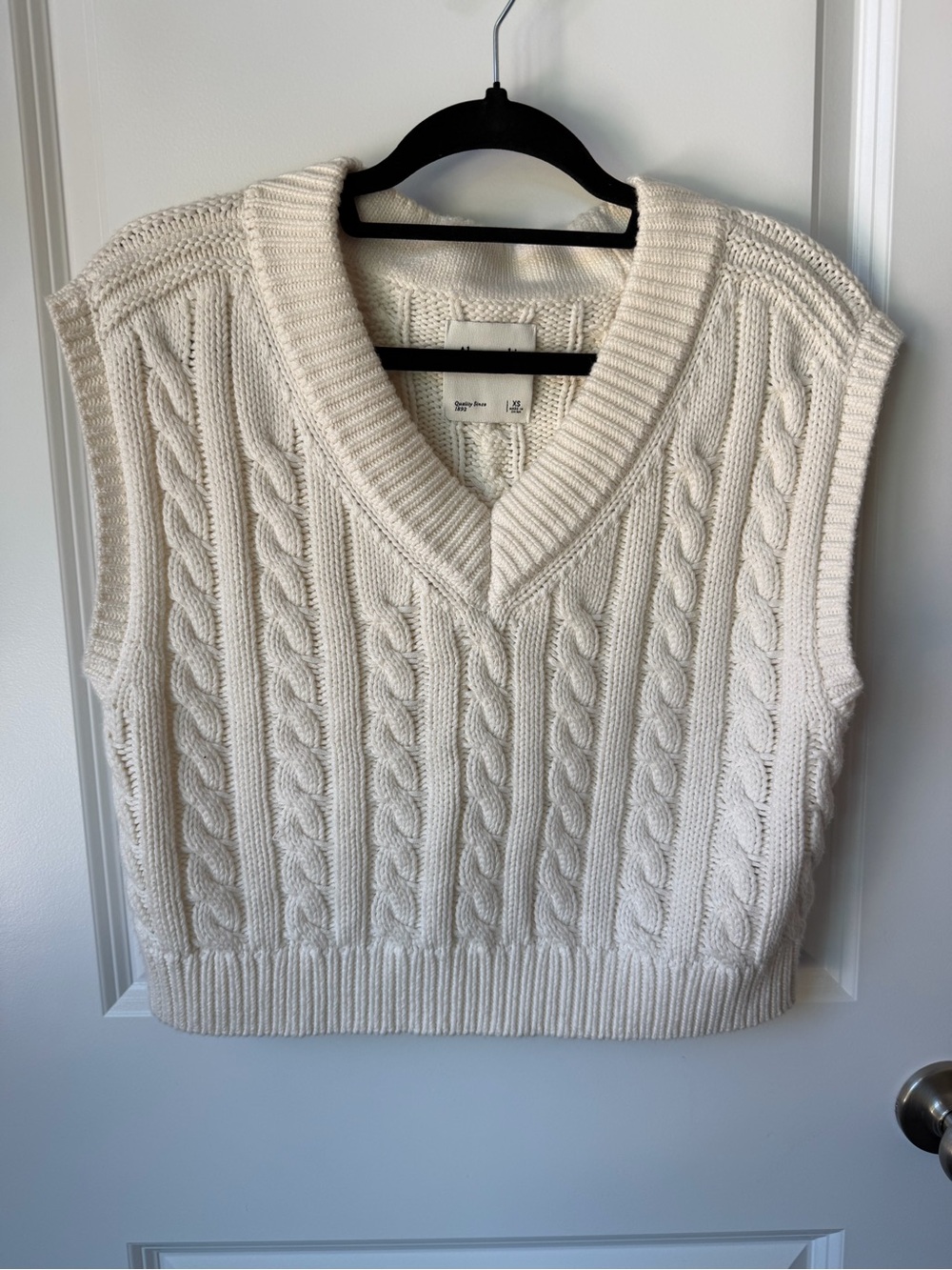 Abercrombie & Fitch Cream Cable-Knit V-Neck Sweater Vest